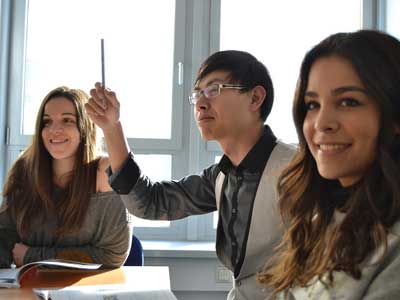 如何轰炸对方手机号